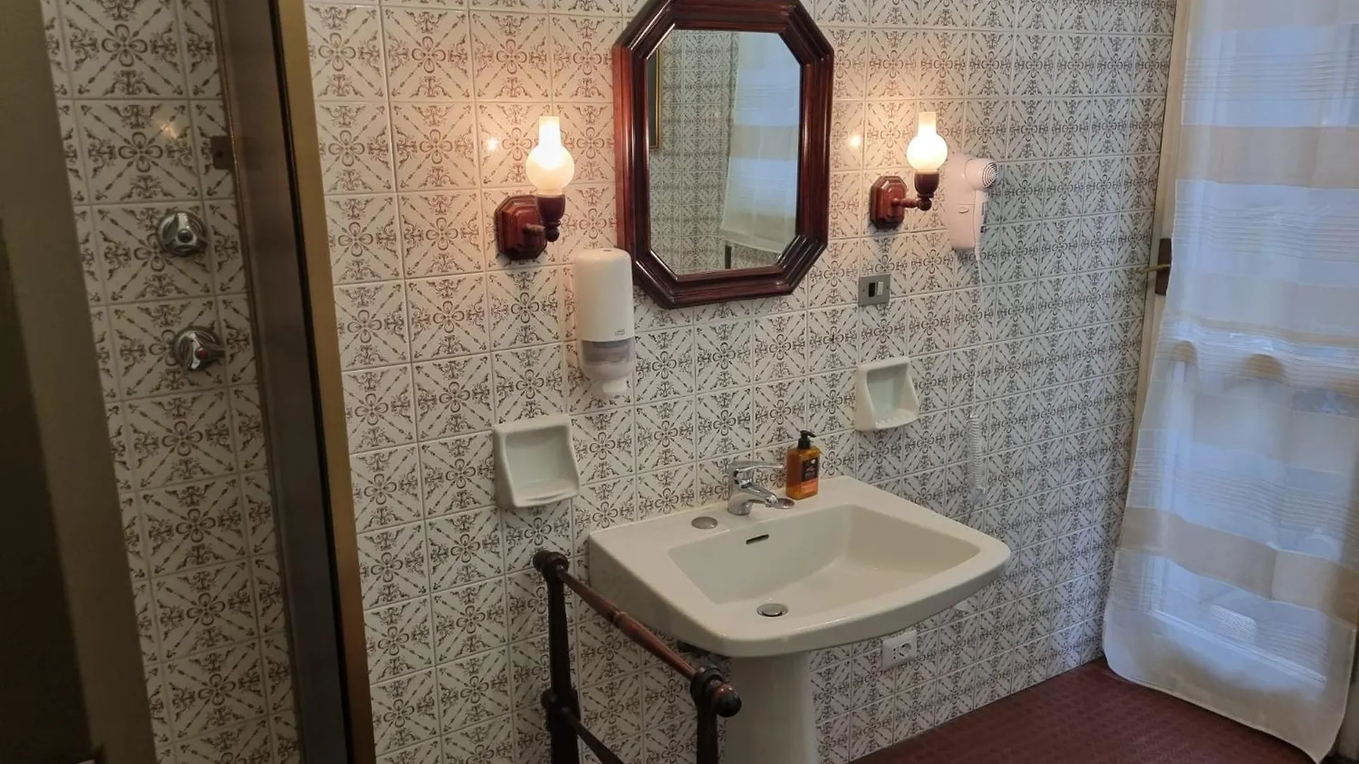 99 Tourist House Bologna Lame 112 Apartment 0*,  Italy